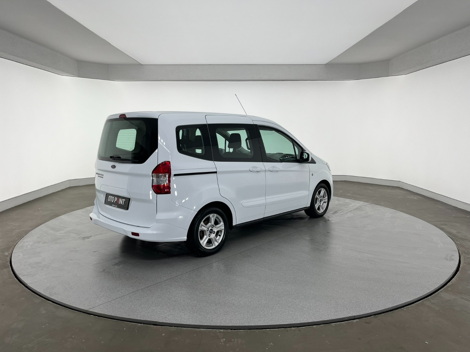 Ford Tourneo Courier Kombi 1.5 TDCI Deluxe - 2023 - Detay