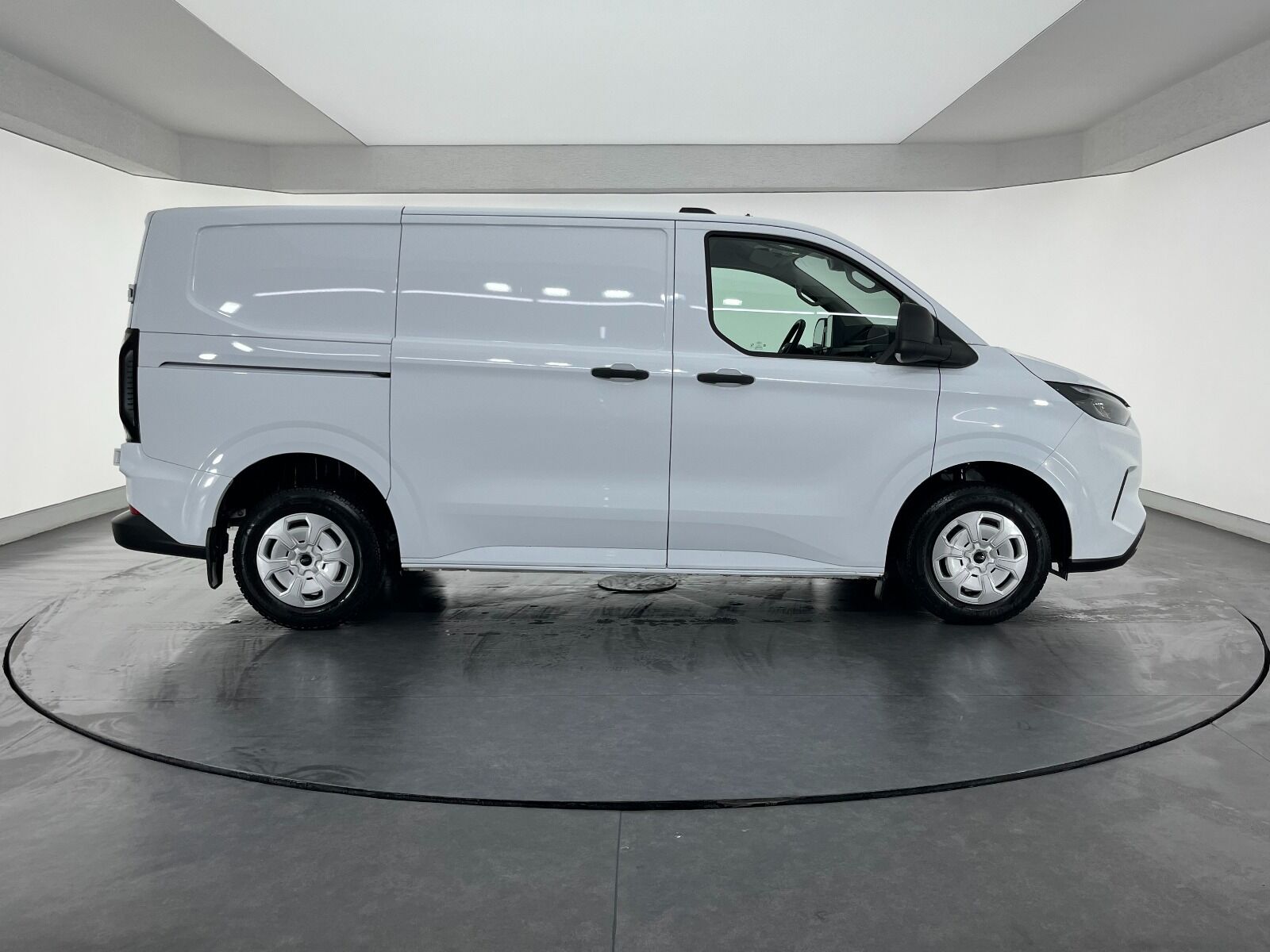 Ford Transit Custom 2.0 EcoBlue UPG 320 S Deluxe - 2024 - Detay