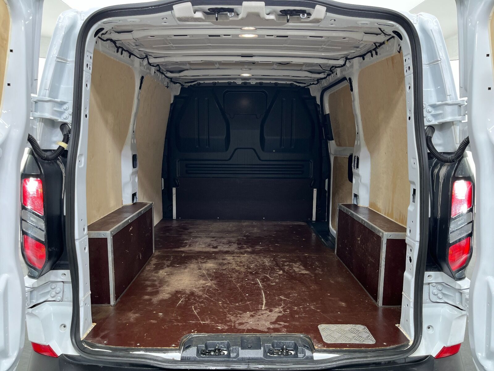 Ford Transit Custom 2.0 EcoBlue UPG 320 S Deluxe - 2024 - Detay