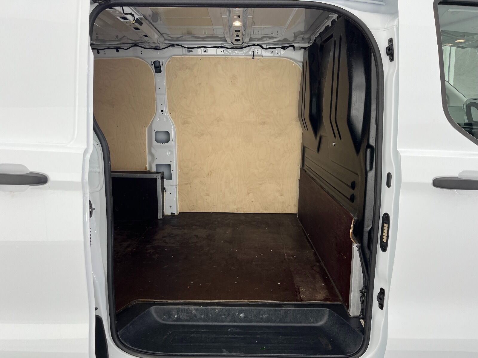 Ford Transit Custom 2.0 EcoBlue UPG 320 S Deluxe - 2024 - Detay