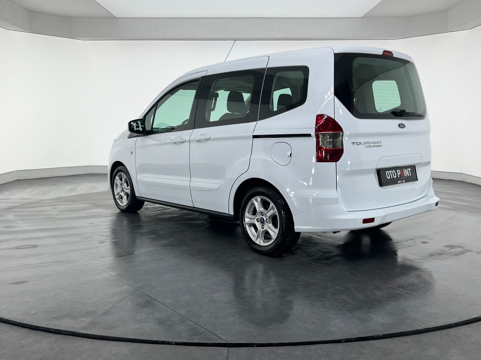 Ford Tourneo Courier 1.5 TDCI Deluxe - 2023 - Detay