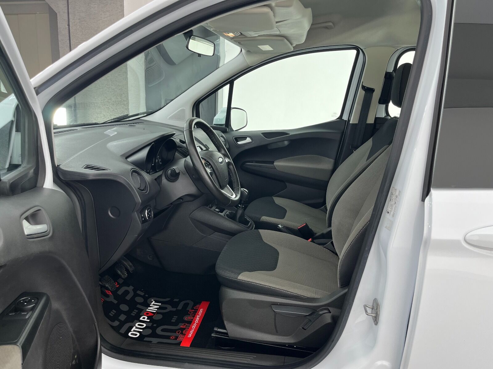 Ford Tourneo Courier 1.5 TDCI Deluxe - 2023 - Detay