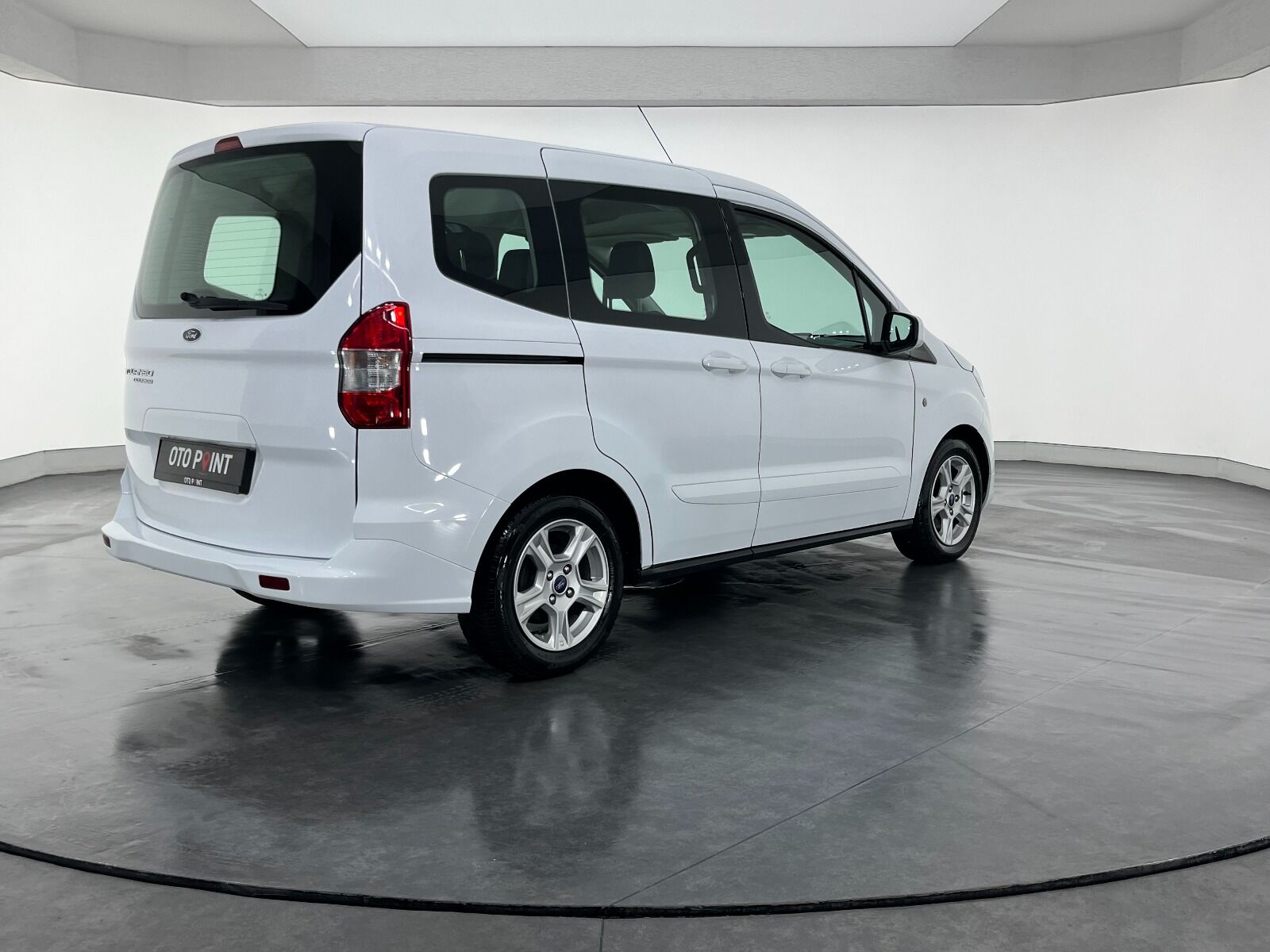 Ford Tourneo Courier 1.5 TDCI Deluxe - 2023 - Detay