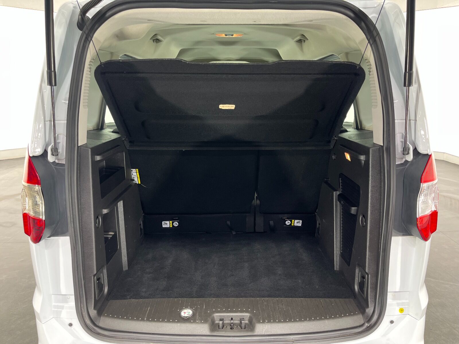 Ford Tourneo Courier 1.5 TDCI Deluxe - 2023 - Detay
