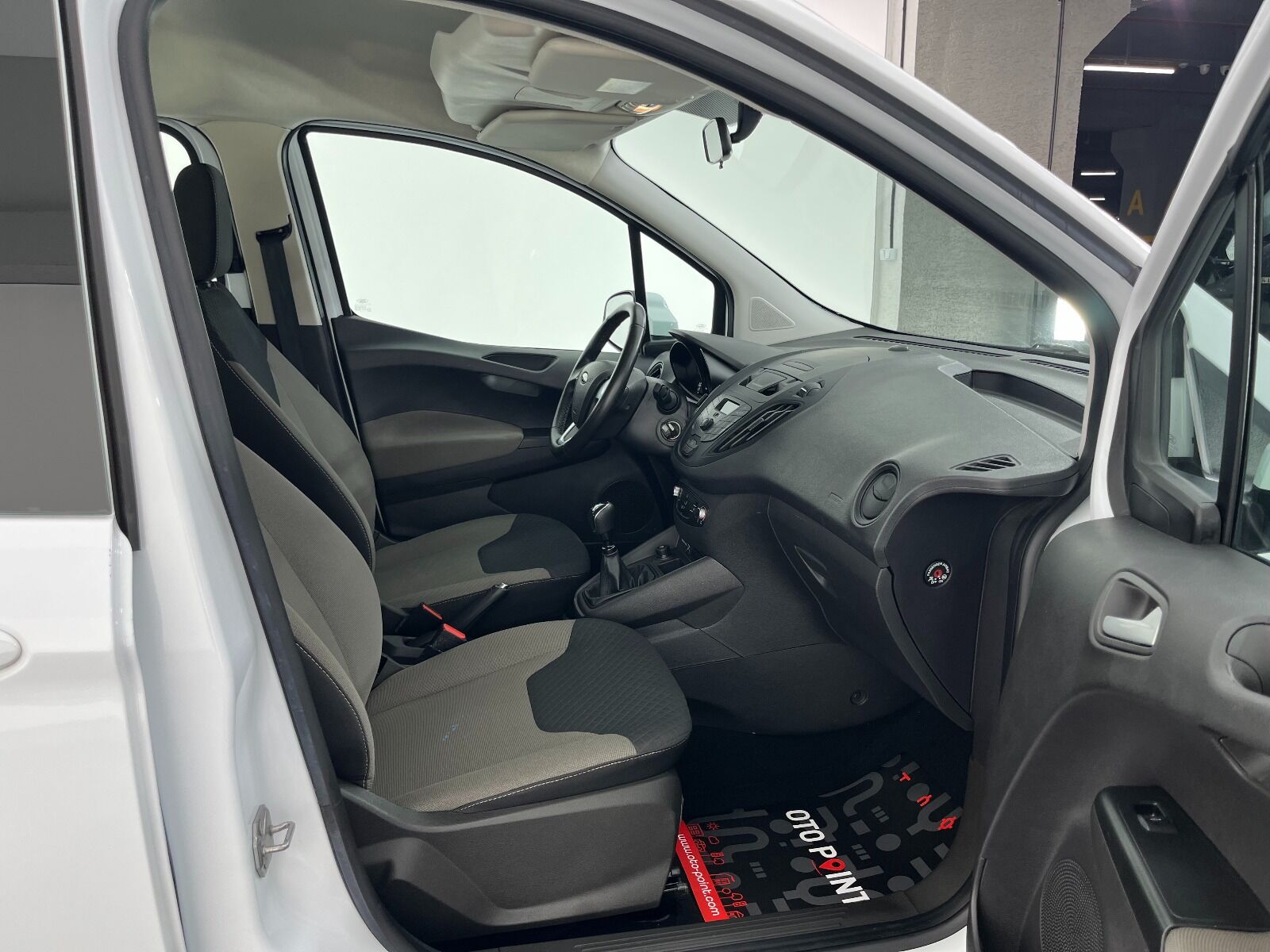 Ford Tourneo Courier 1.5 TDCI Deluxe - 2023 - Detay