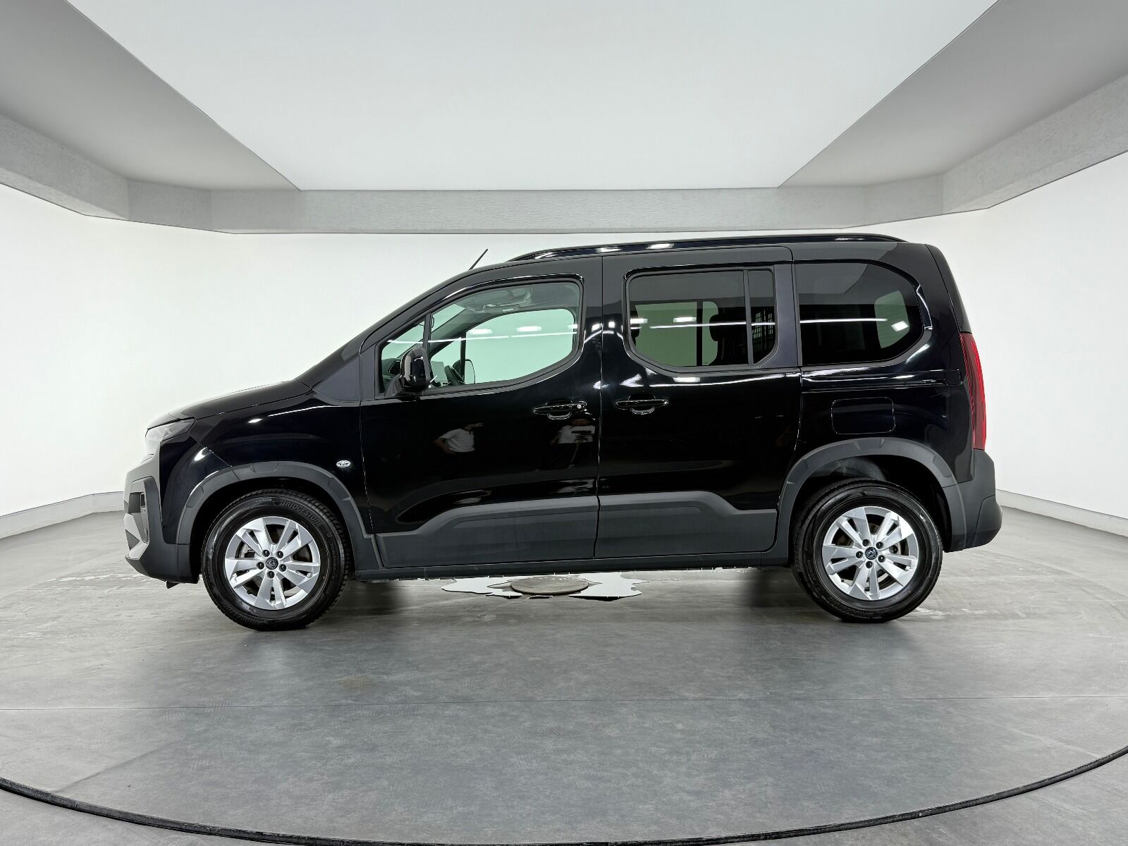 Peugeot Rifter 1.5 BlueHDI Allure EAT8 - 2026 - Detay
