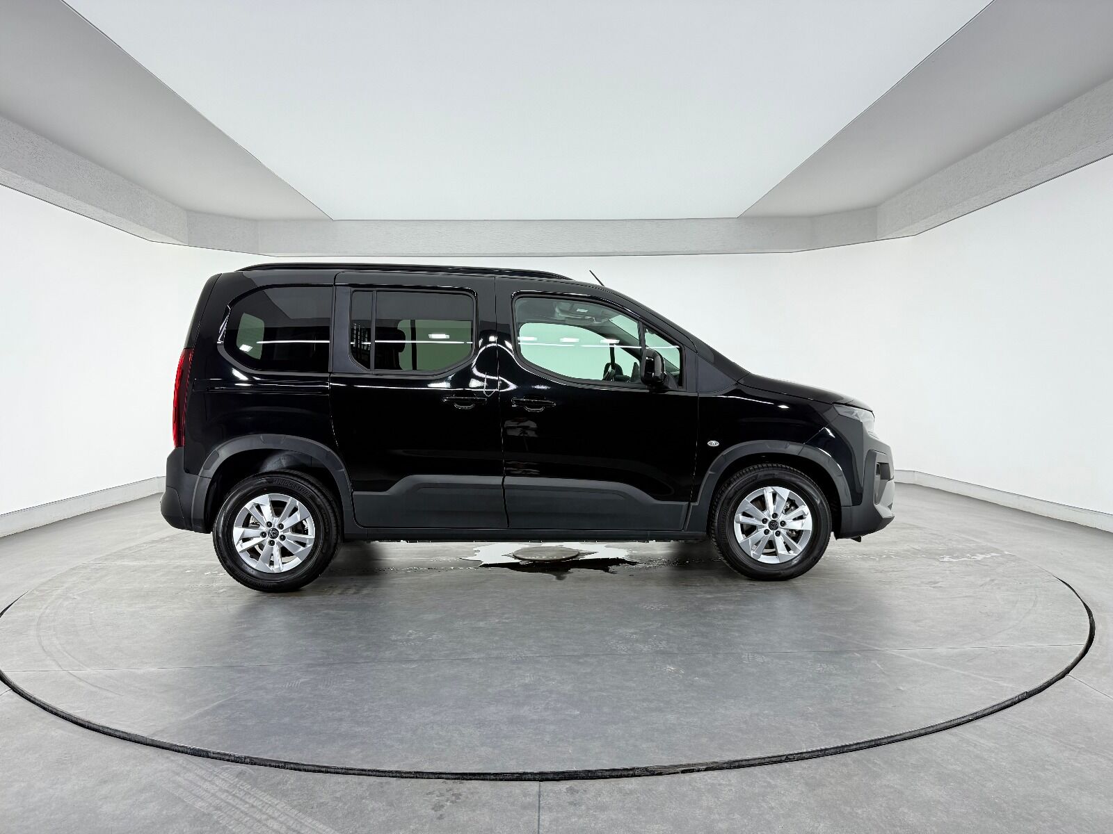 Peugeot Rifter 1.5 BlueHDI Allure EAT8 - 2026 - Detay
