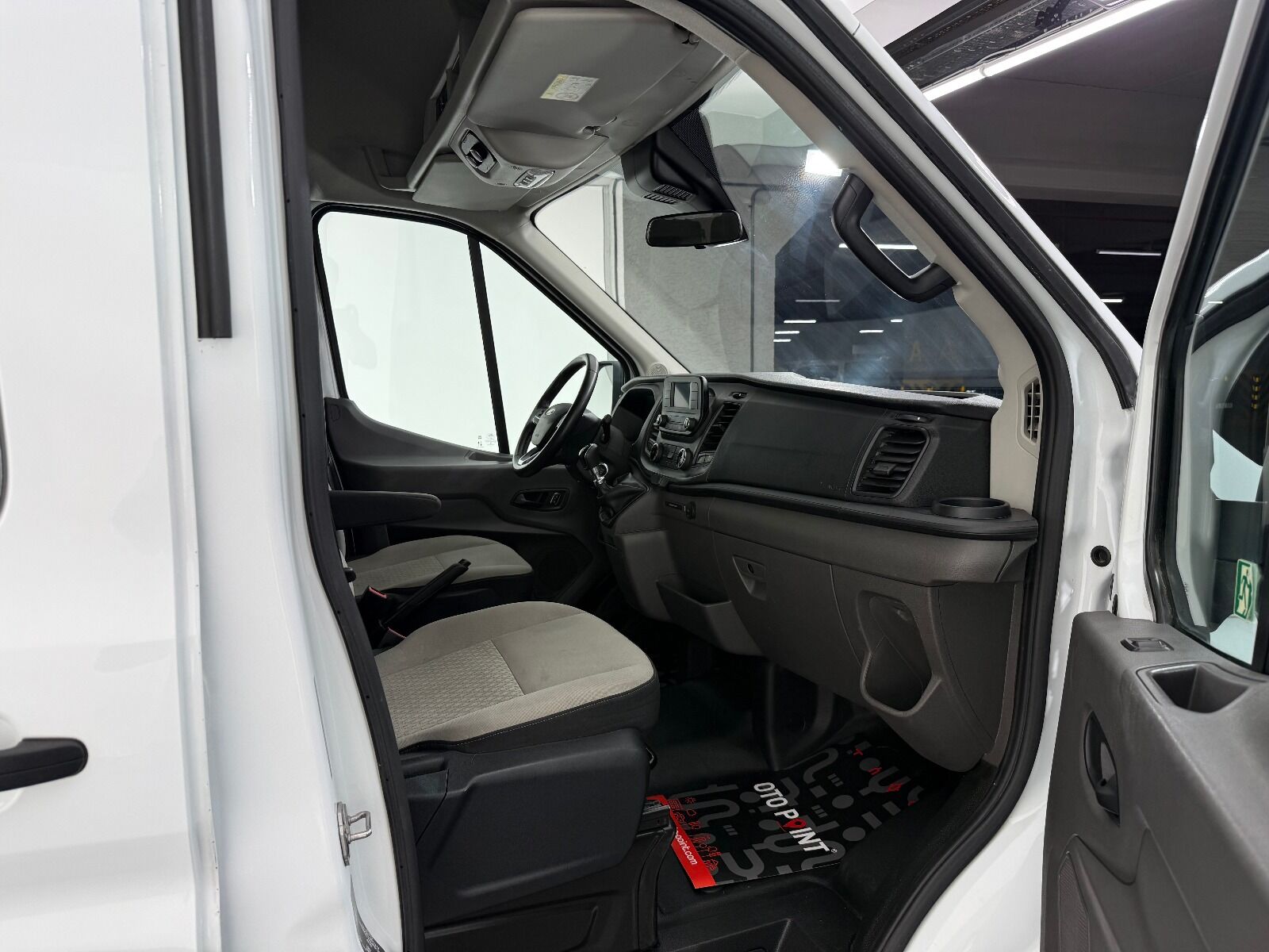 Ford Transit 2.0 EcoBlue 440 E Deluxe UPG - 2023 - Detay