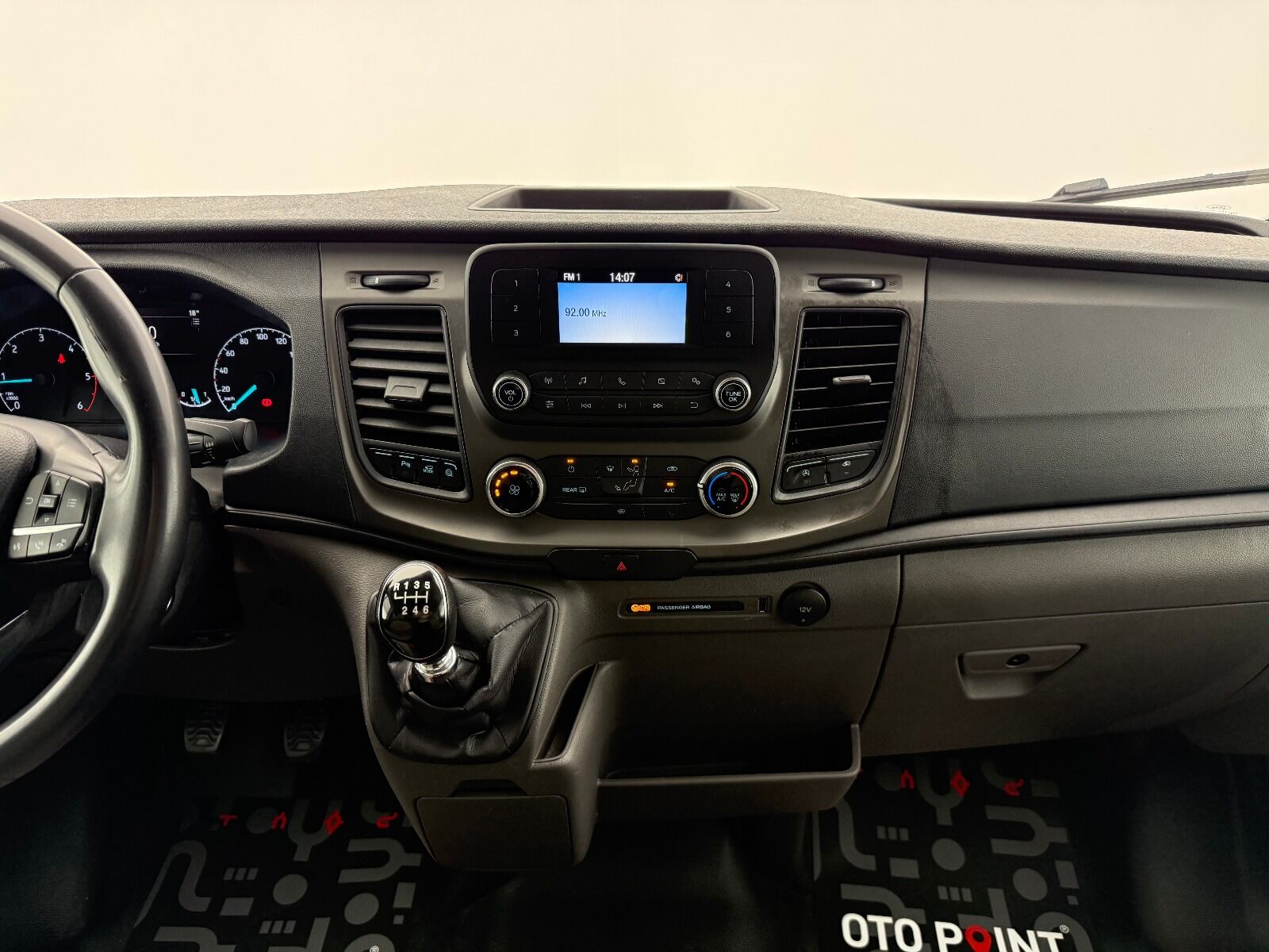 Ford Transit 2.0 EcoBlue 440 E Deluxe UPG - 2023 - Detay