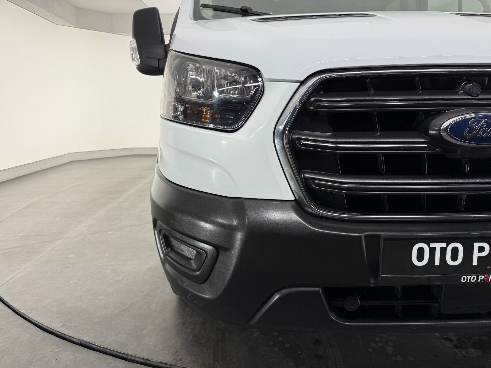 Ford Transit 2.0 EcoBlue 440 E Deluxe UPG - 2023 - Detay