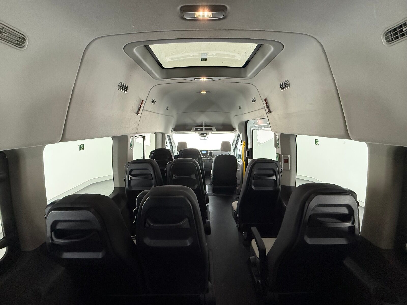 Ford Transit 2.0 EcoBlue 440 E Deluxe UPG - 2023 - Detay