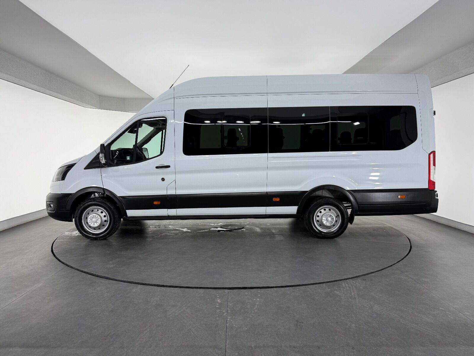 Ford Transit 2.0 EcoBlue 440 E Deluxe UPG - 2023 - Detay