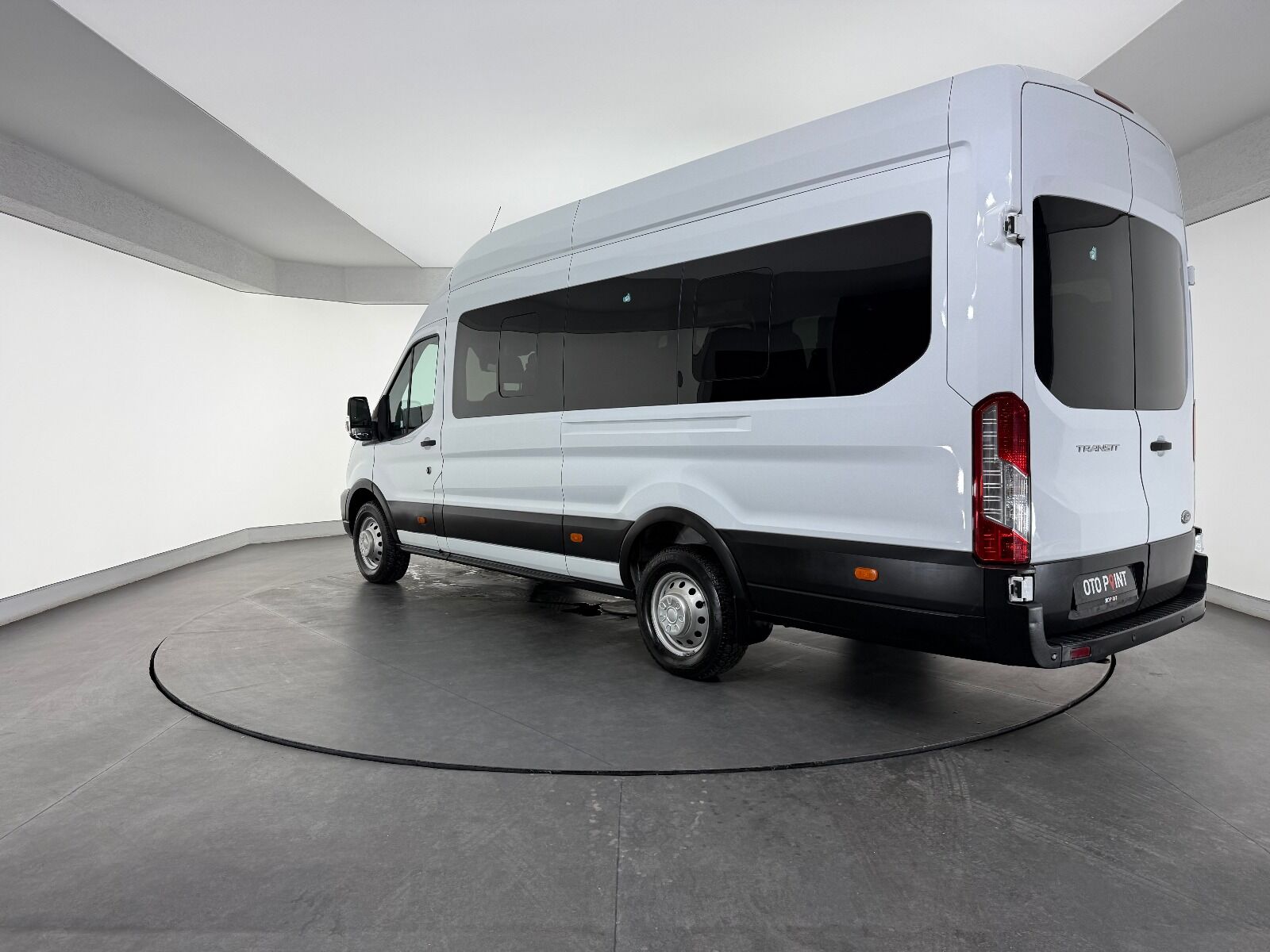 Ford Transit 2.0 EcoBlue 440 E Deluxe UPG - 2023 - Detay