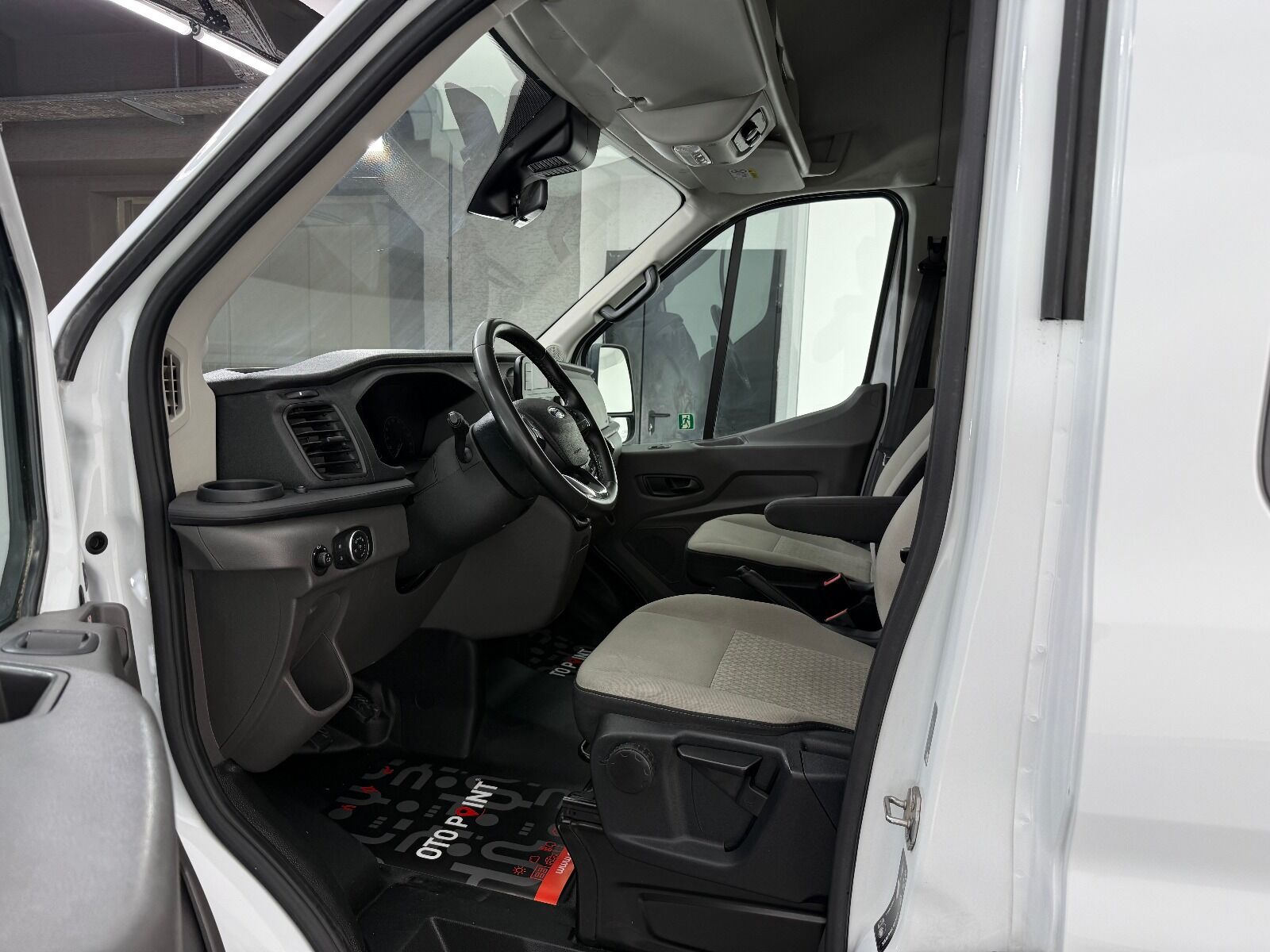 Ford Transit 2.0 EcoBlue 440 E Deluxe UPG - 2023 - Detay