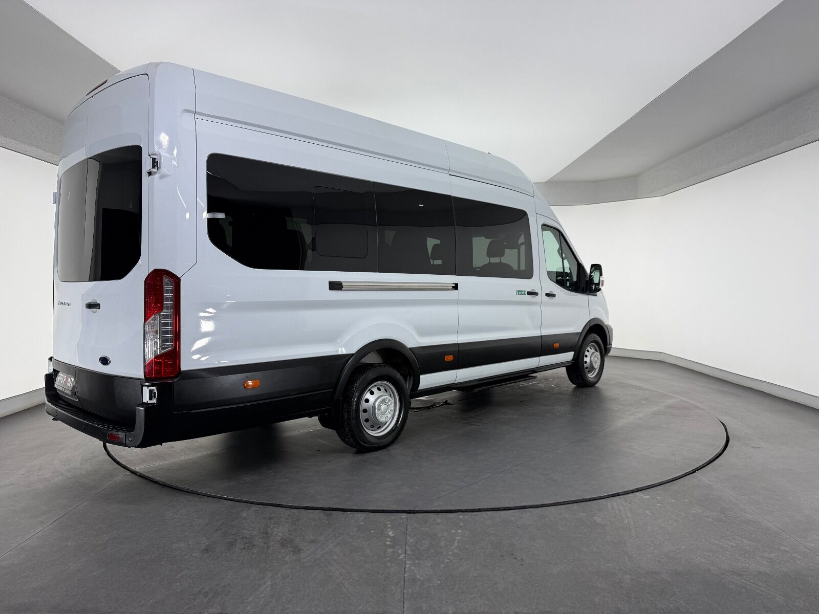 Ford Transit 2.0 EcoBlue 440 E Deluxe UPG - 2023 - Detay