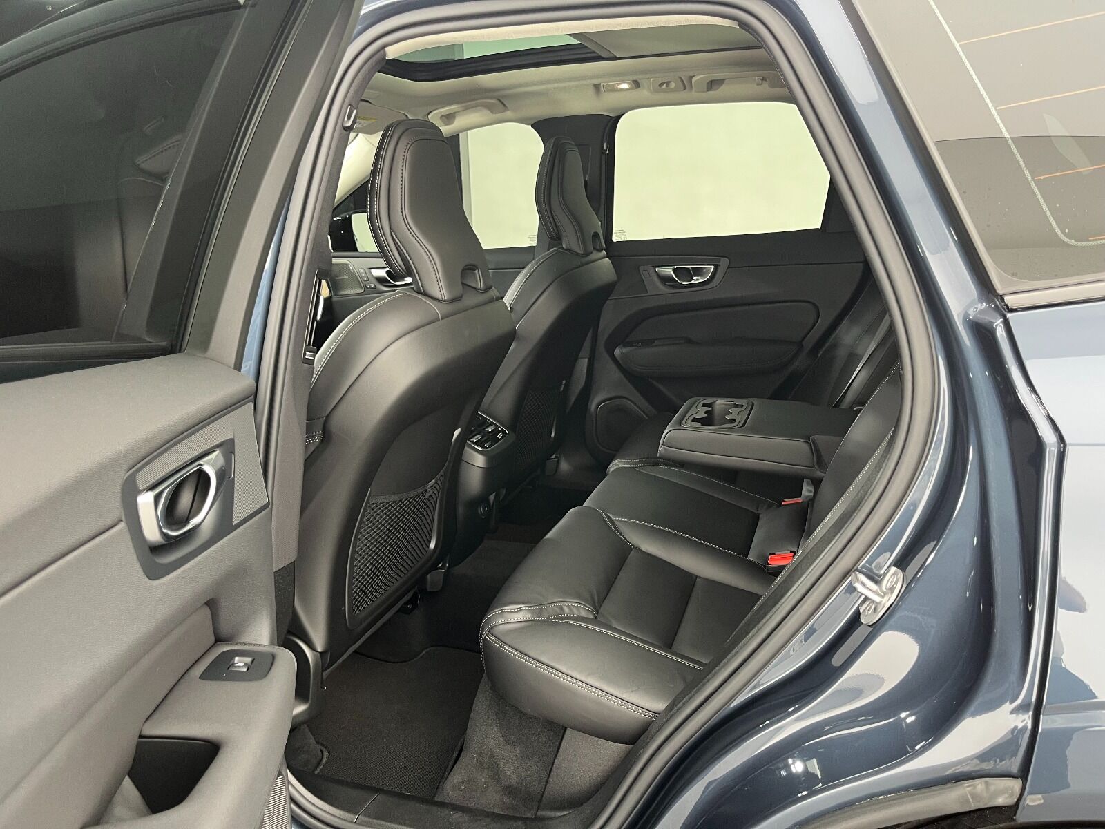 Volvo XC60 2.0 B5 Mild Hybrid Plus Dark AWD - 2025 - Detay
