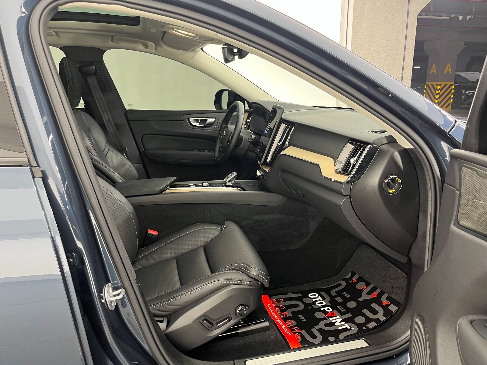 Volvo XC60 2.0 B5 Mild Hybrid Plus Dark AWD - 2025 - Detay