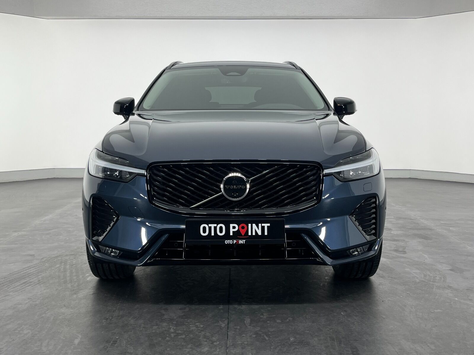 Volvo XC60 2.0 B5 Mild Hybrid Plus Dark AWD - 2025