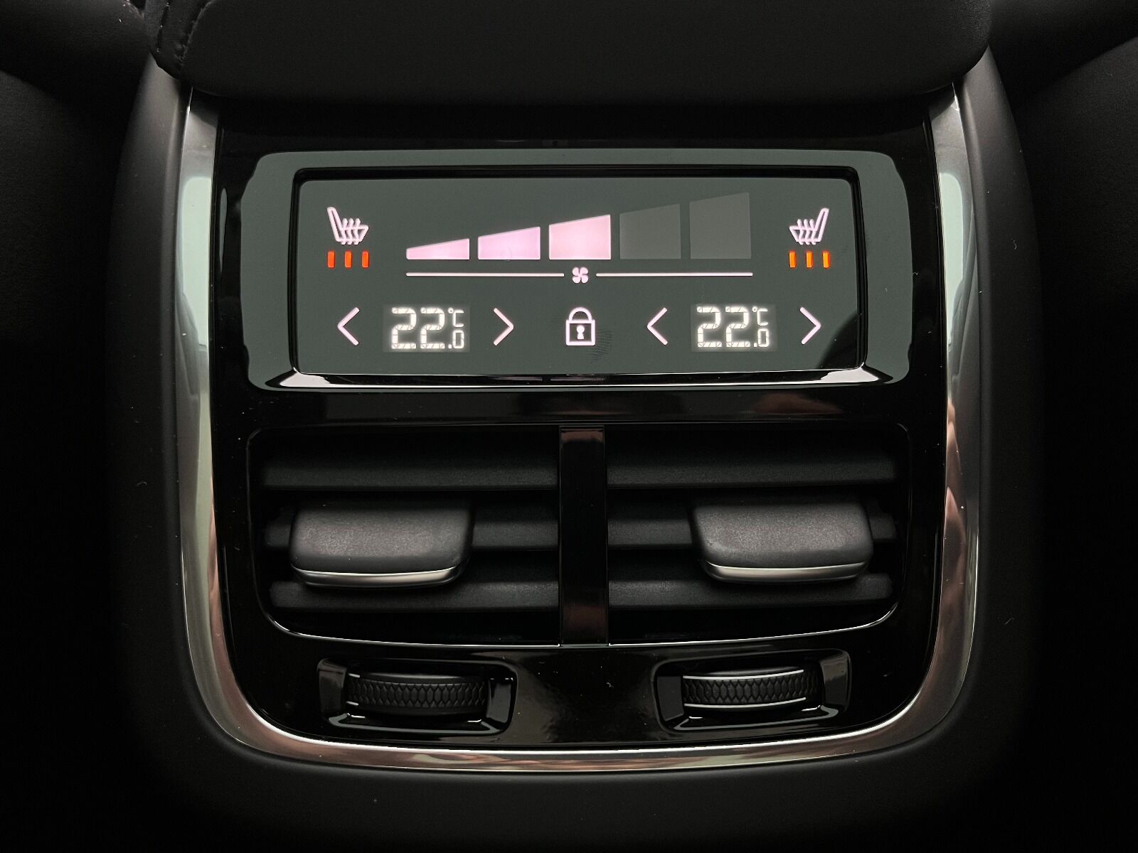 Volvo XC60 2.0 B5 Mild Hybrid Plus Dark AWD - 2025 - Detay