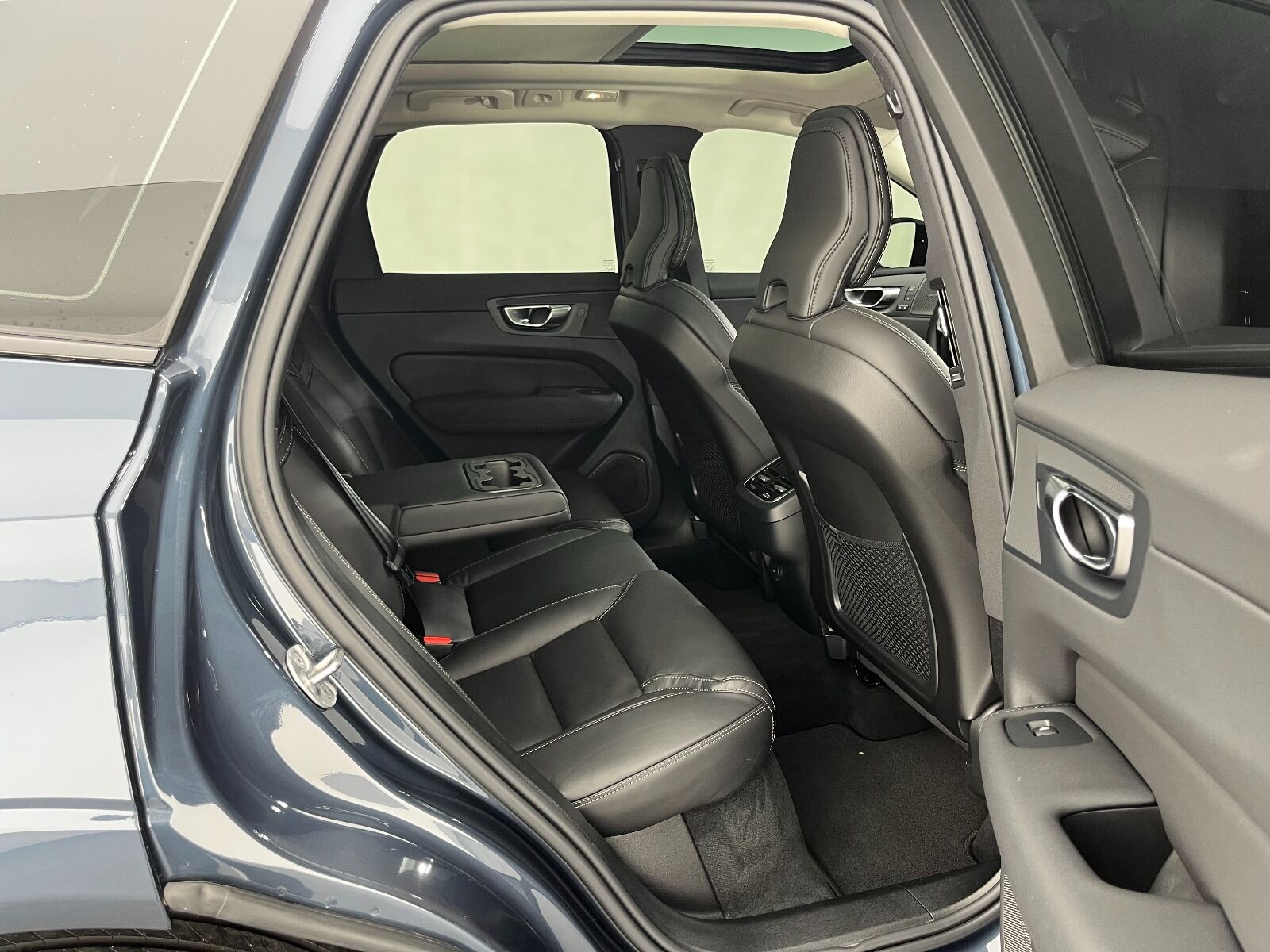 Volvo XC60 2.0 B5 Mild Hybrid Plus Dark AWD - 2025 - Detay