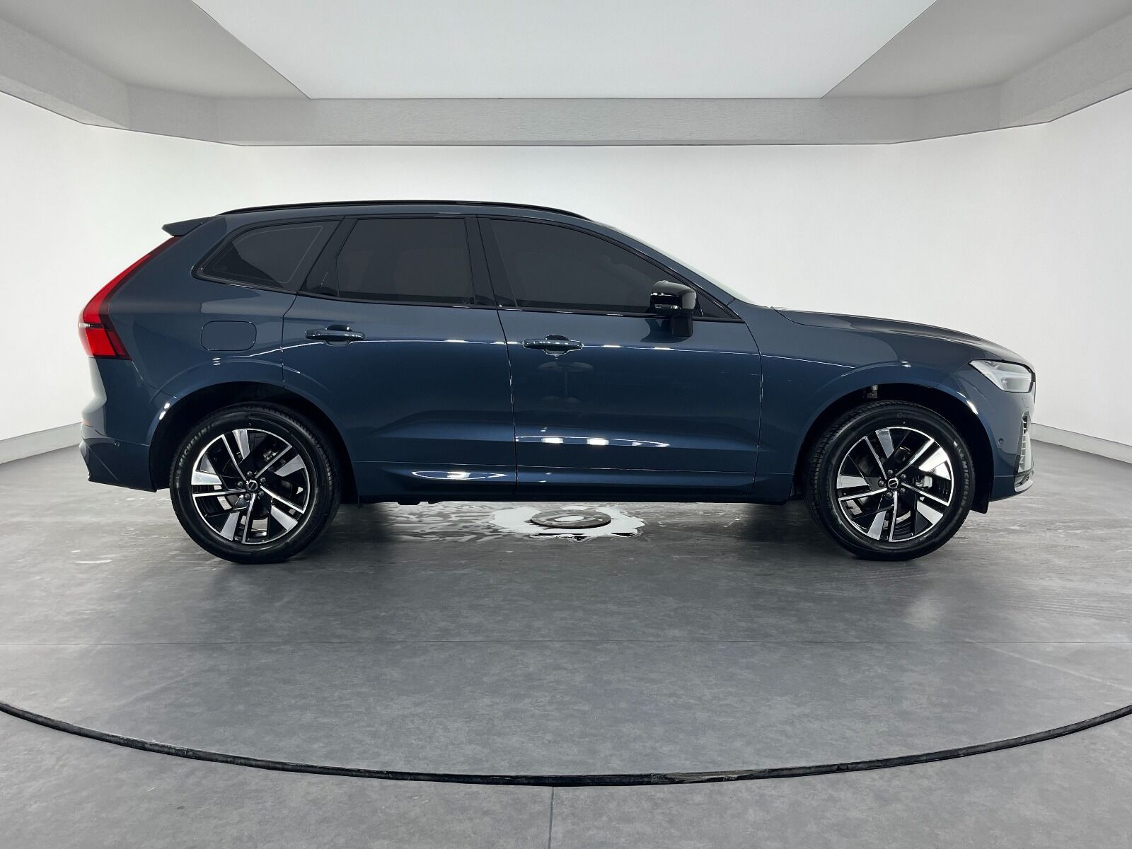 Volvo XC60 2.0 B5 Mild Hybrid Plus Dark AWD - 2025 - Detay