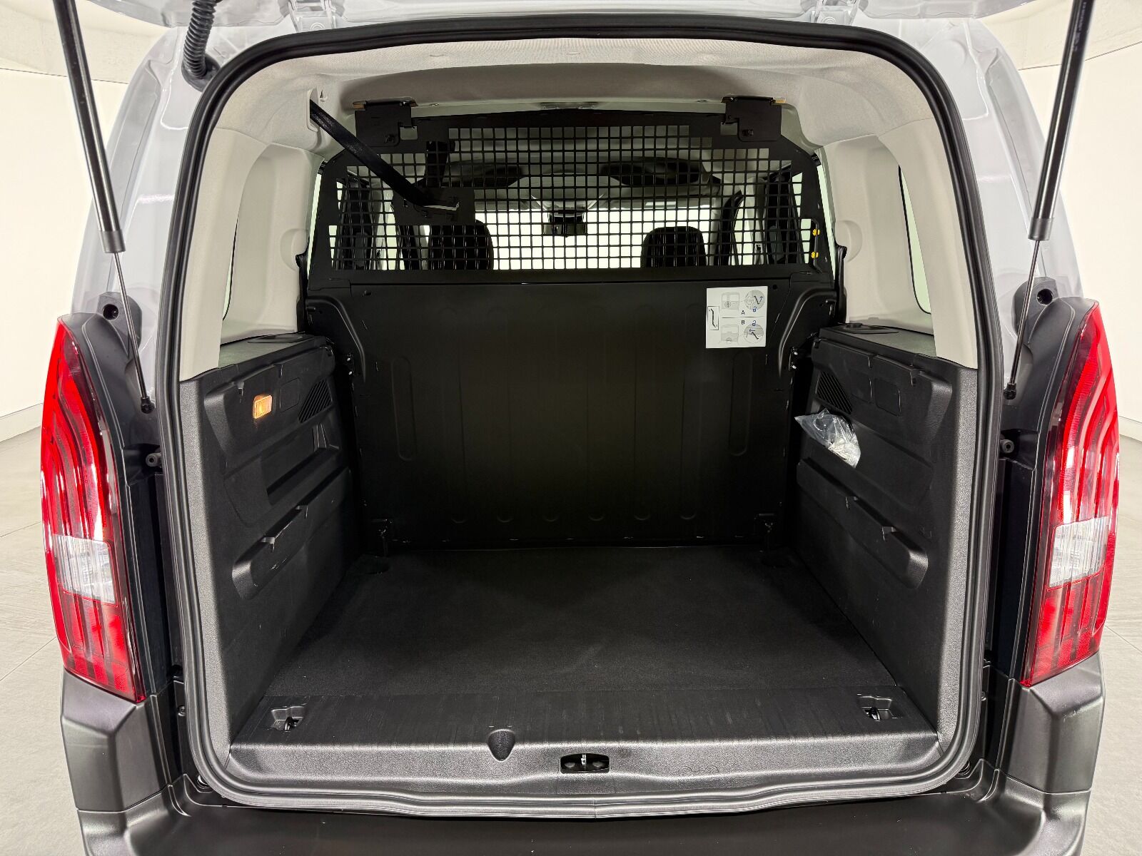 Peugeot Rifter 1.5 BlueHDI Allure EAT8 - 2026 - Detay