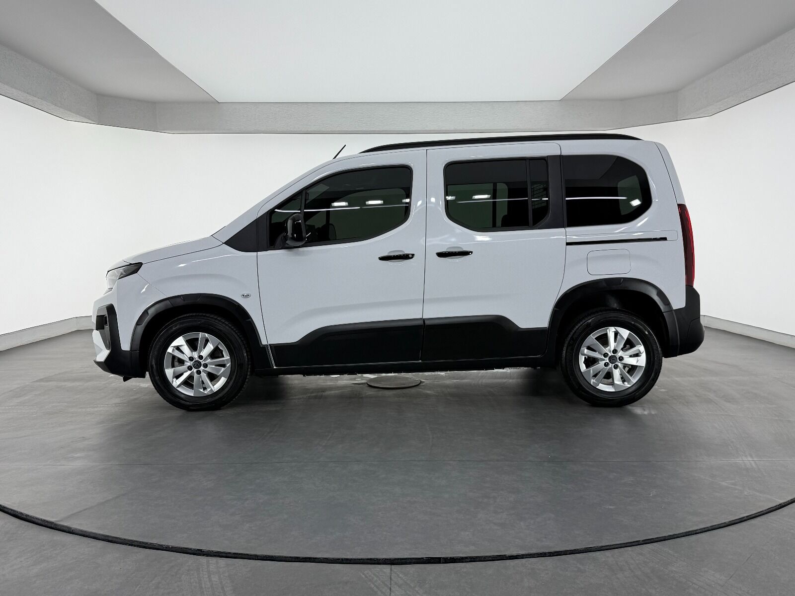 Peugeot Rifter 1.5 BlueHDI Allure EAT8 - 2026 - Detay