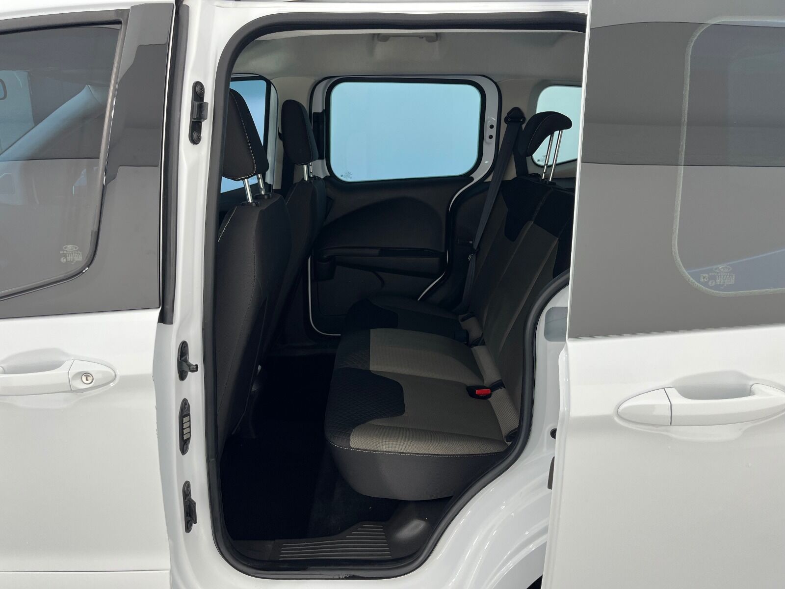 Ford Tourneo Courier 1.5 TDCI Deluxe - 2023 - Detay