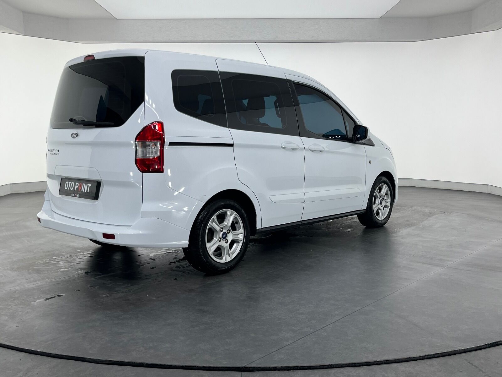 Ford Tourneo Courier 1.5 TDCI Deluxe - 2023 - Detay