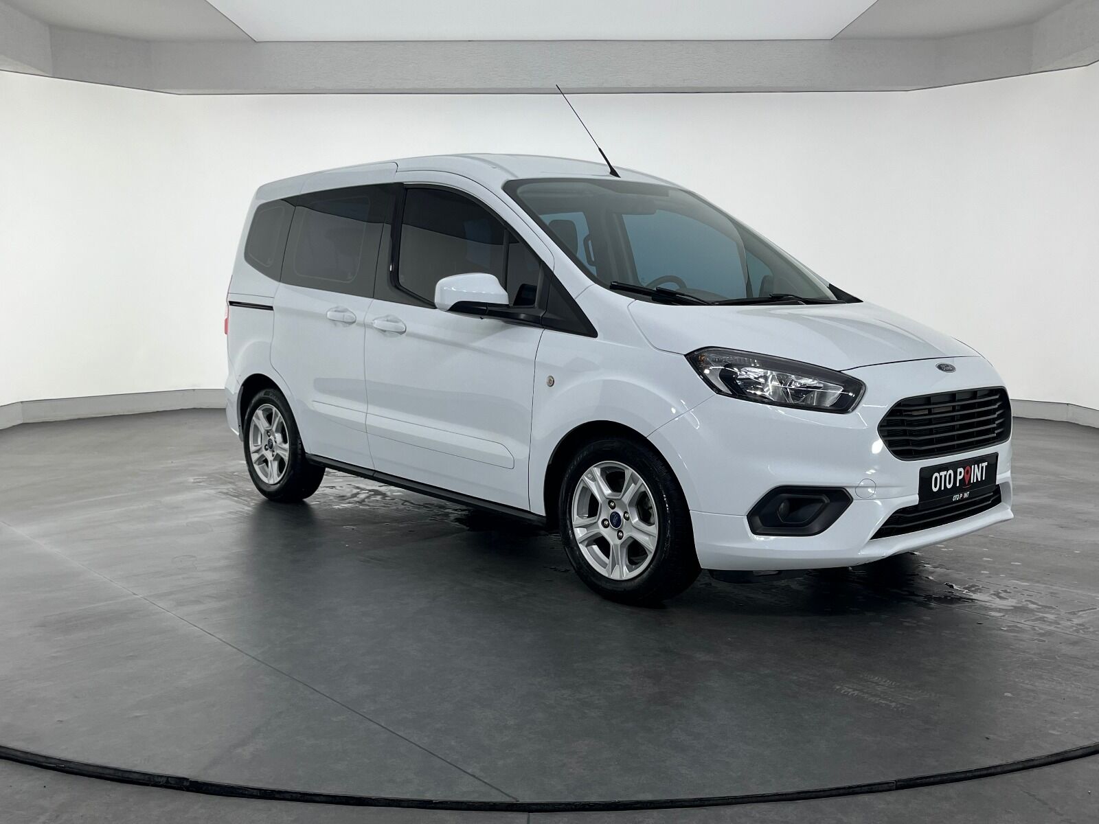 Ford Tourneo Courier 1.5 TDCI Deluxe - 2023 - Detay
