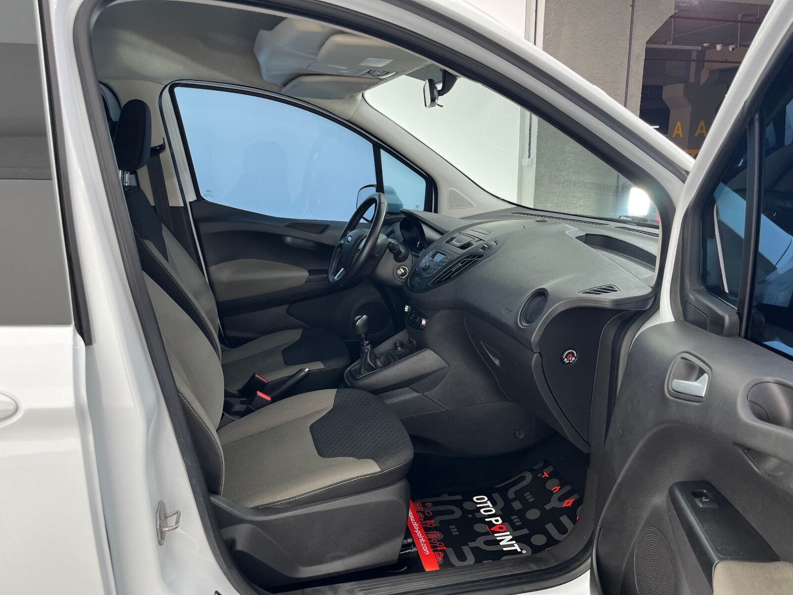 Ford Tourneo Courier 1.5 TDCI Deluxe - 2023 - Detay