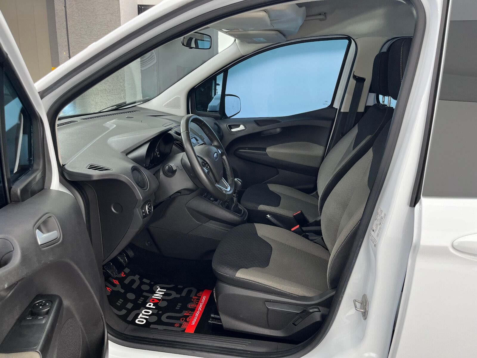 Ford Tourneo Courier 1.5 TDCI Deluxe - 2023 - Detay