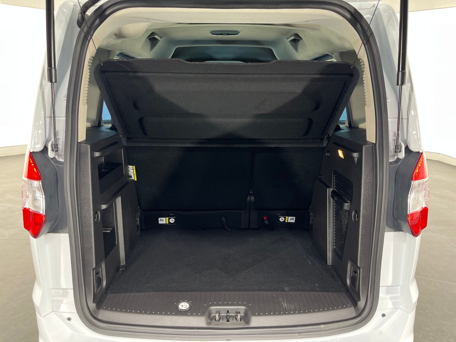 Ford Tourneo Courier 1.5 TDCI Deluxe - 2023 - Detay
