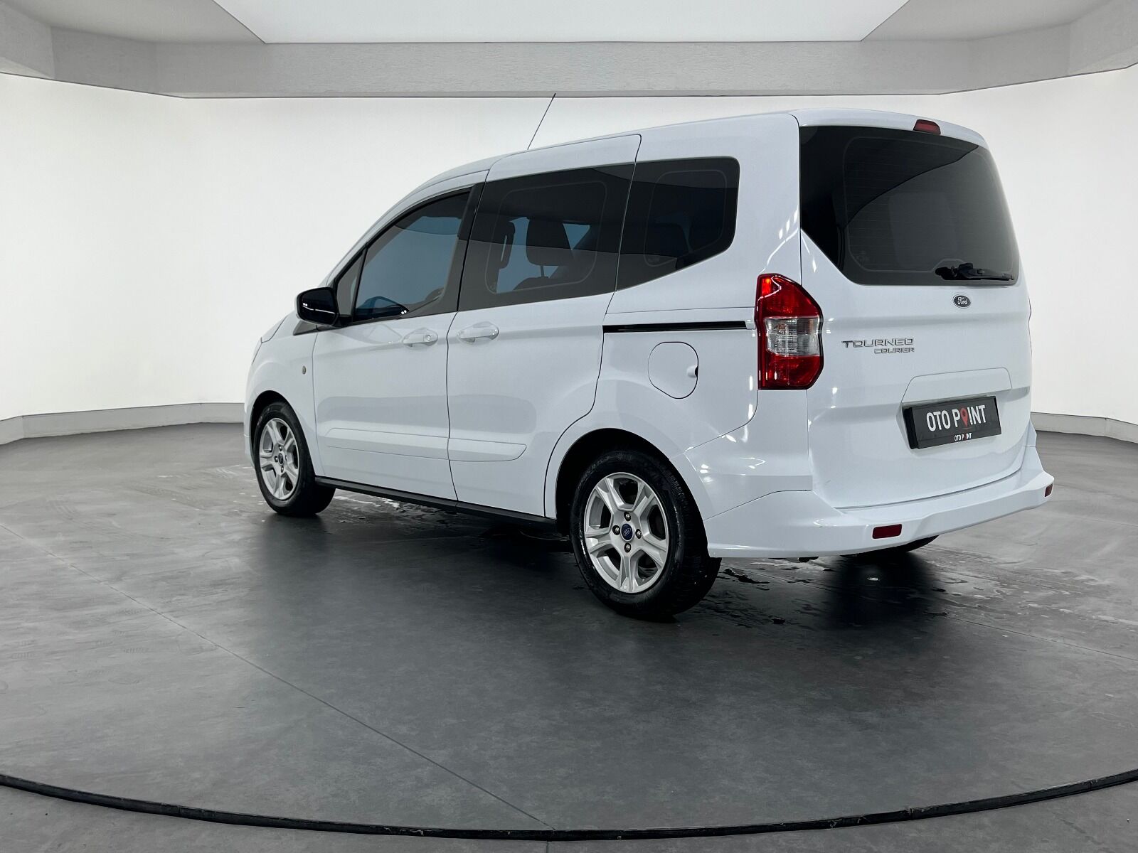Ford Tourneo Courier 1.5 TDCI Deluxe - 2023 - Detay