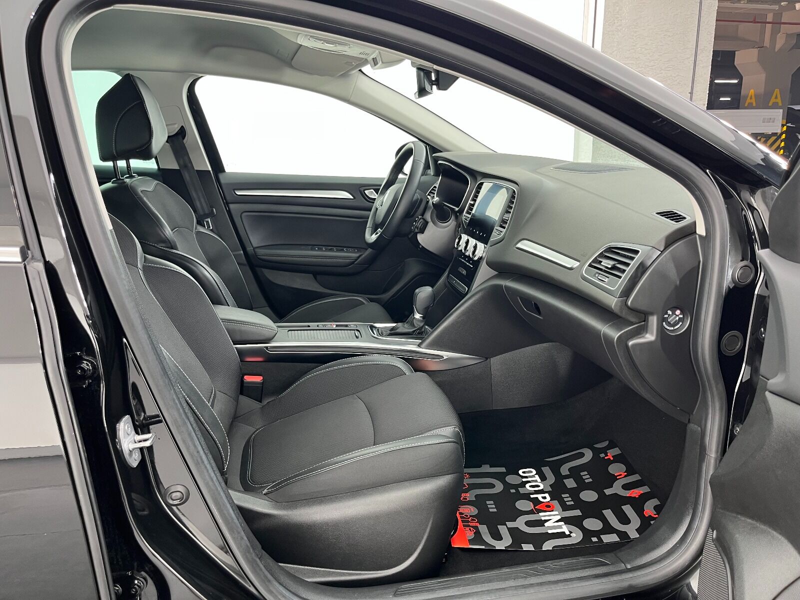 Renault Megane Sedan 1.5 Blue DCI Icon EDC - 2024 - Detay