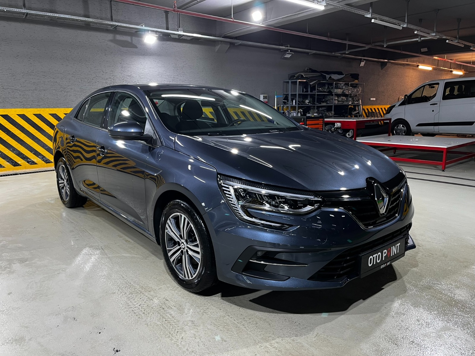 Renault Megane Sedan 1.3 TCe Touch EDC - 2024