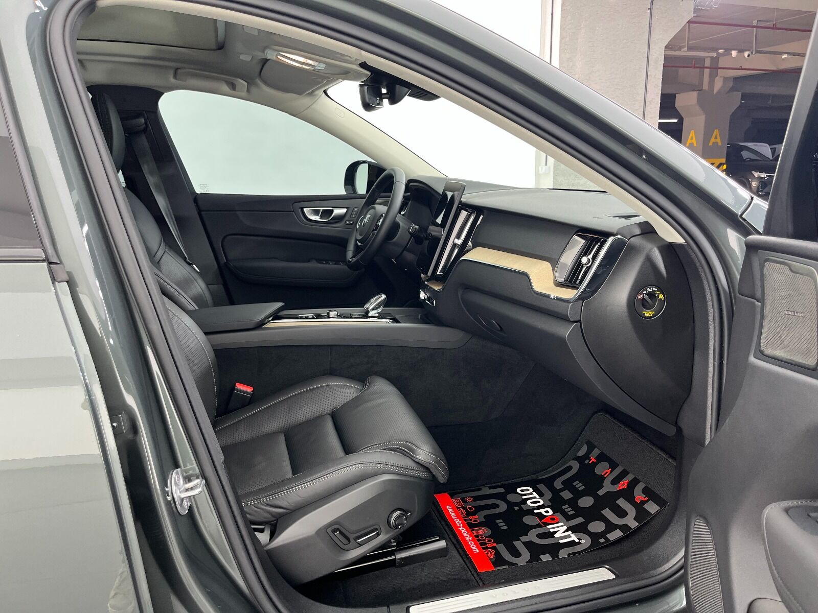 Volvo XC60 2.0 B5 Mild Hybrid Plus Dark AWD - 2025 - Detay