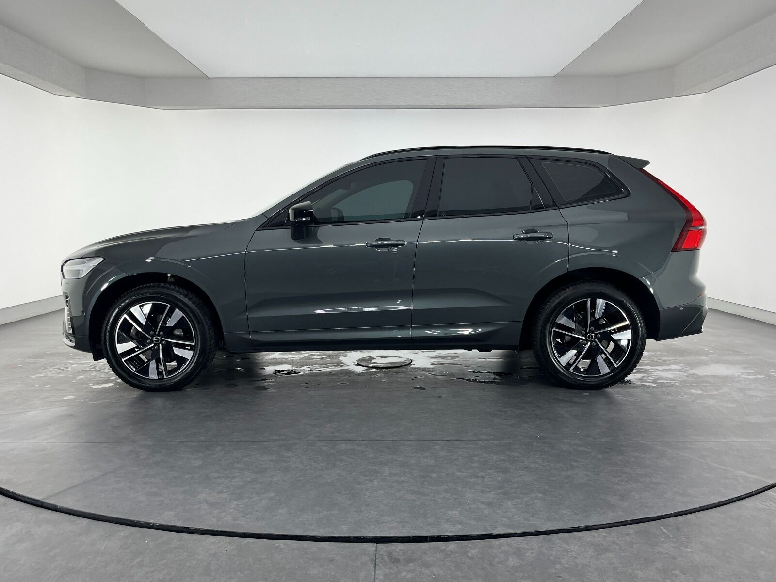 Volvo XC60 2.0 B5 Mild Hybrid Plus Dark AWD - 2025 - Detay