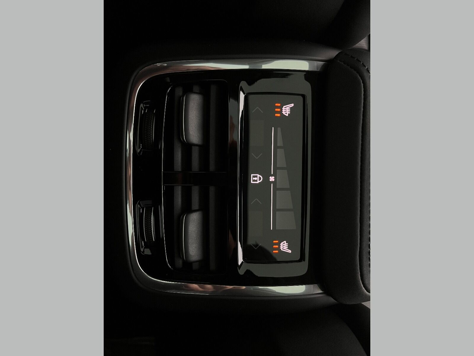Volvo XC60 2.0 B5 Mild Hybrid Plus Dark AWD - 2025 - Detay