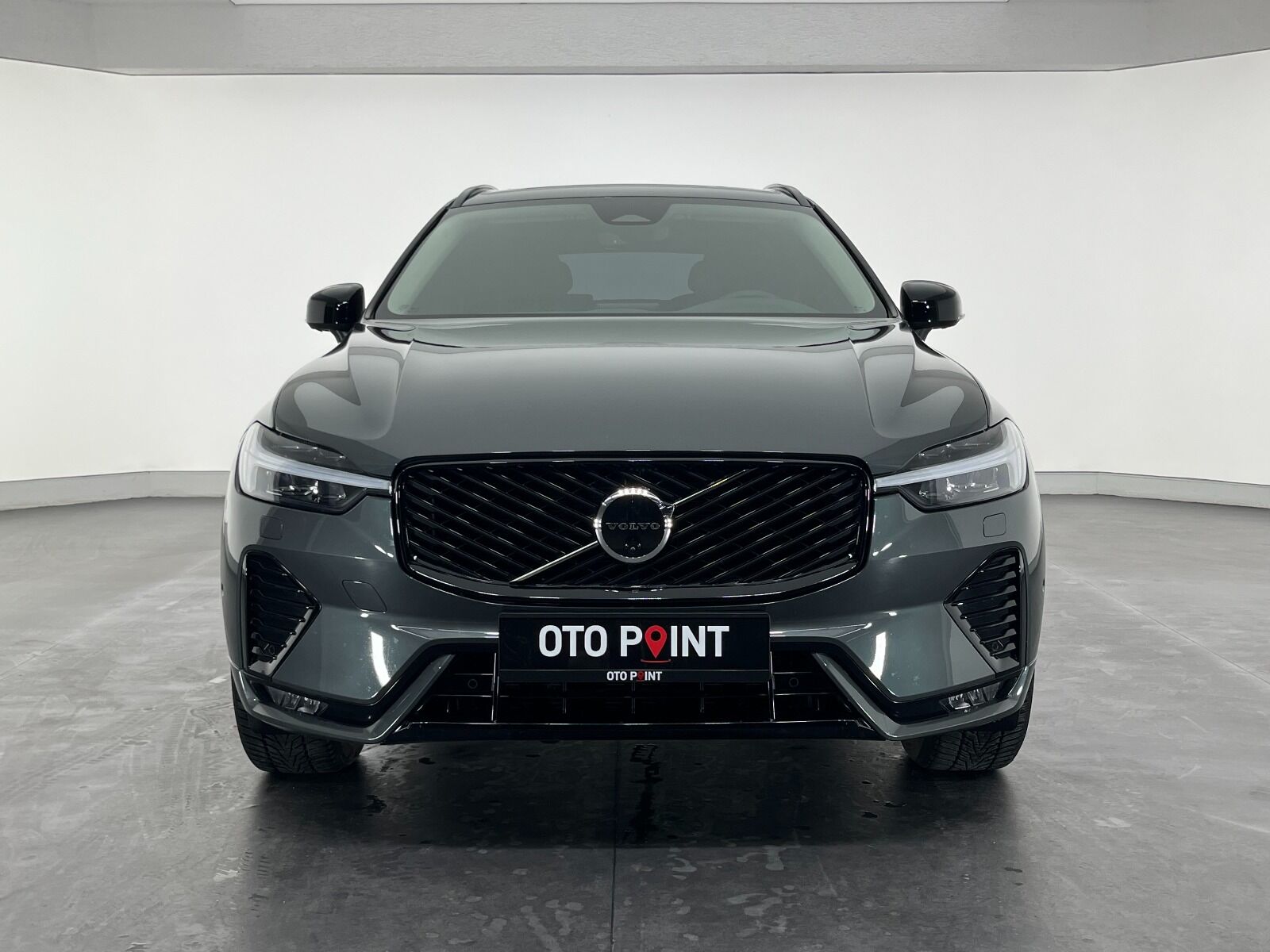 Volvo XC60 2.0 B5 Mild Hybrid Plus Dark AWD - 2025