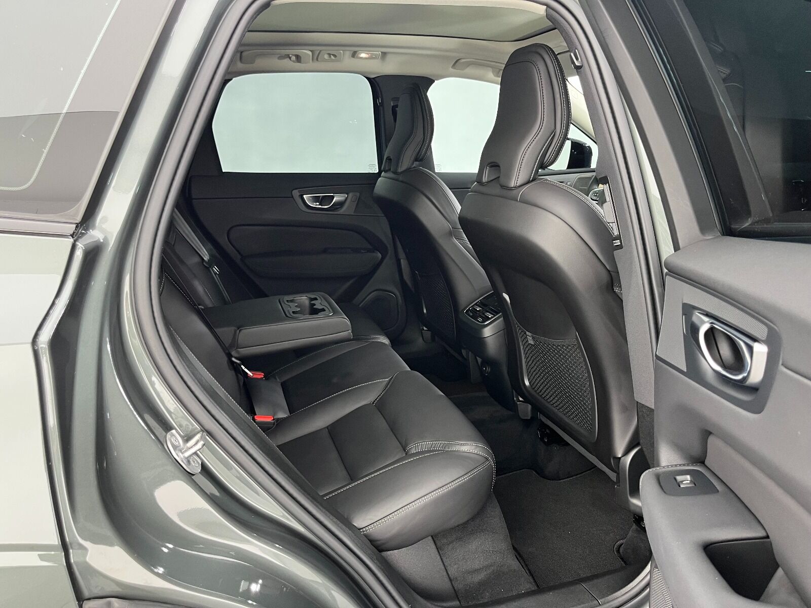 Volvo XC60 2.0 B5 Mild Hybrid Plus Dark AWD - 2025 - Detay