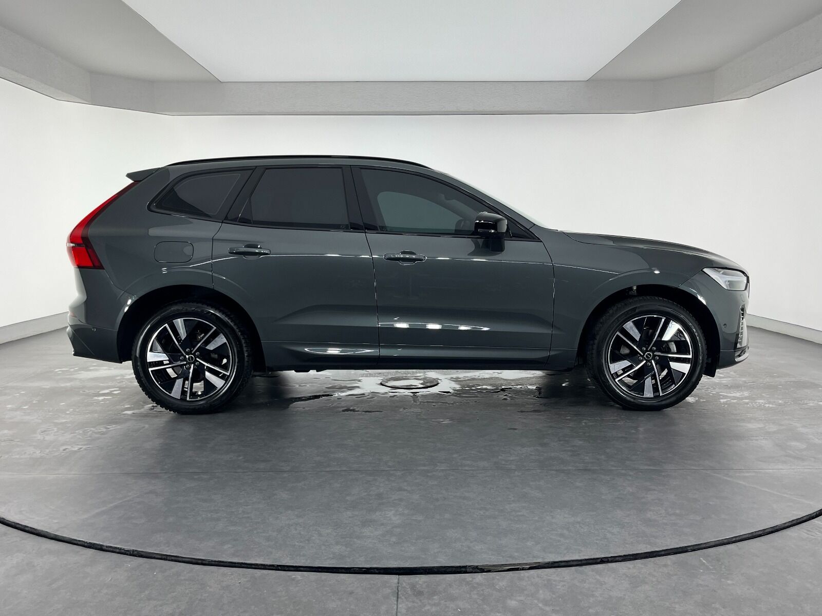 Volvo XC60 2.0 B5 Mild Hybrid Plus Dark AWD - 2025 - Detay