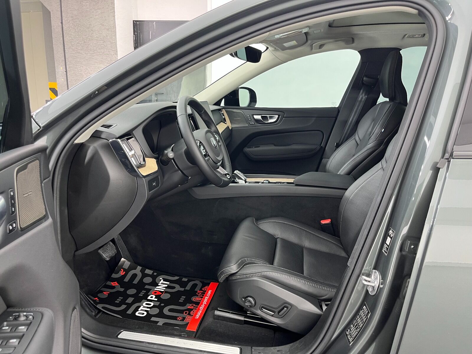 Volvo XC60 2.0 B5 Mild Hybrid Plus Dark AWD - 2025 - Detay