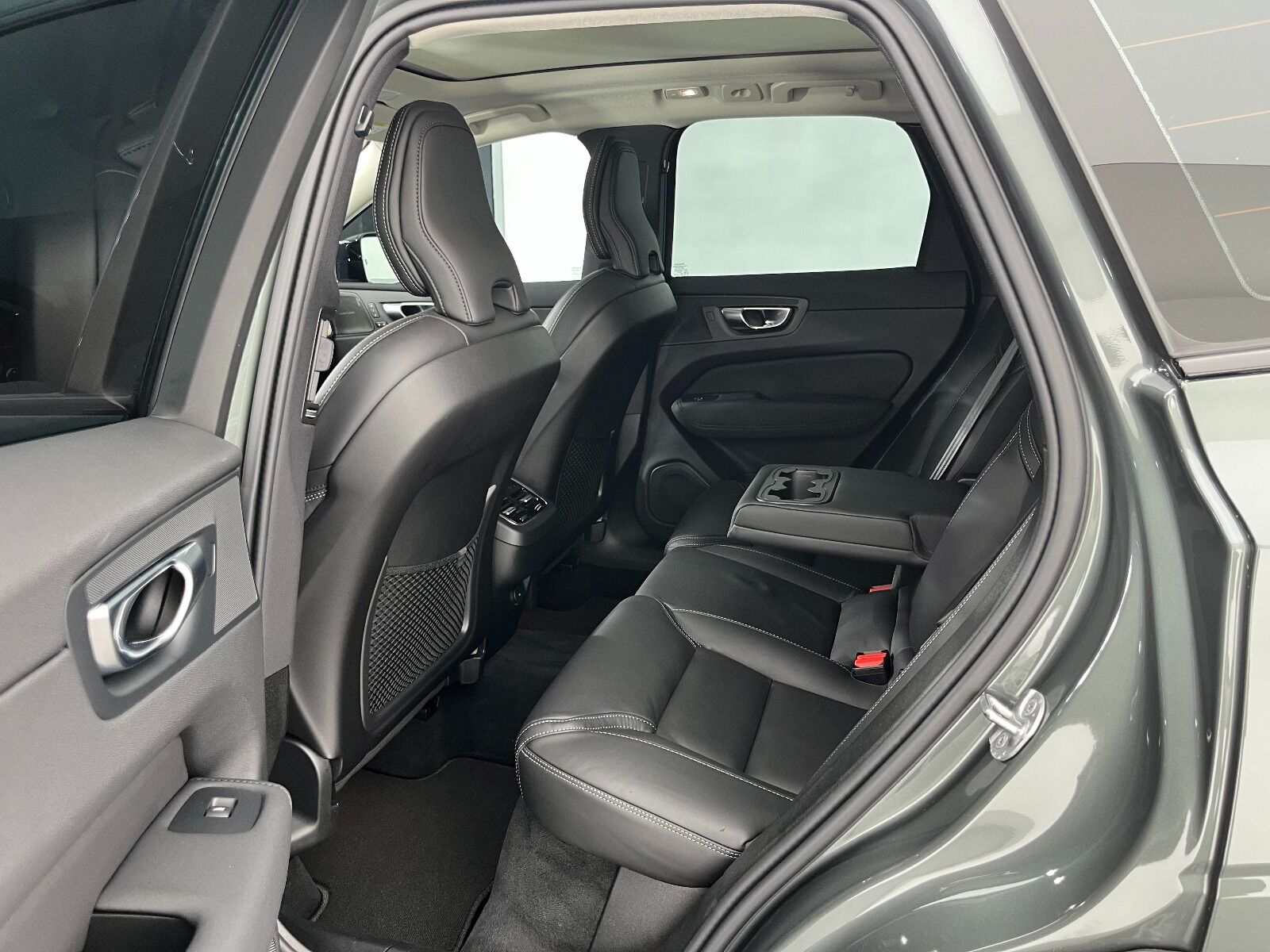 Volvo XC60 2.0 B5 Mild Hybrid Plus Dark AWD - 2025 - Detay