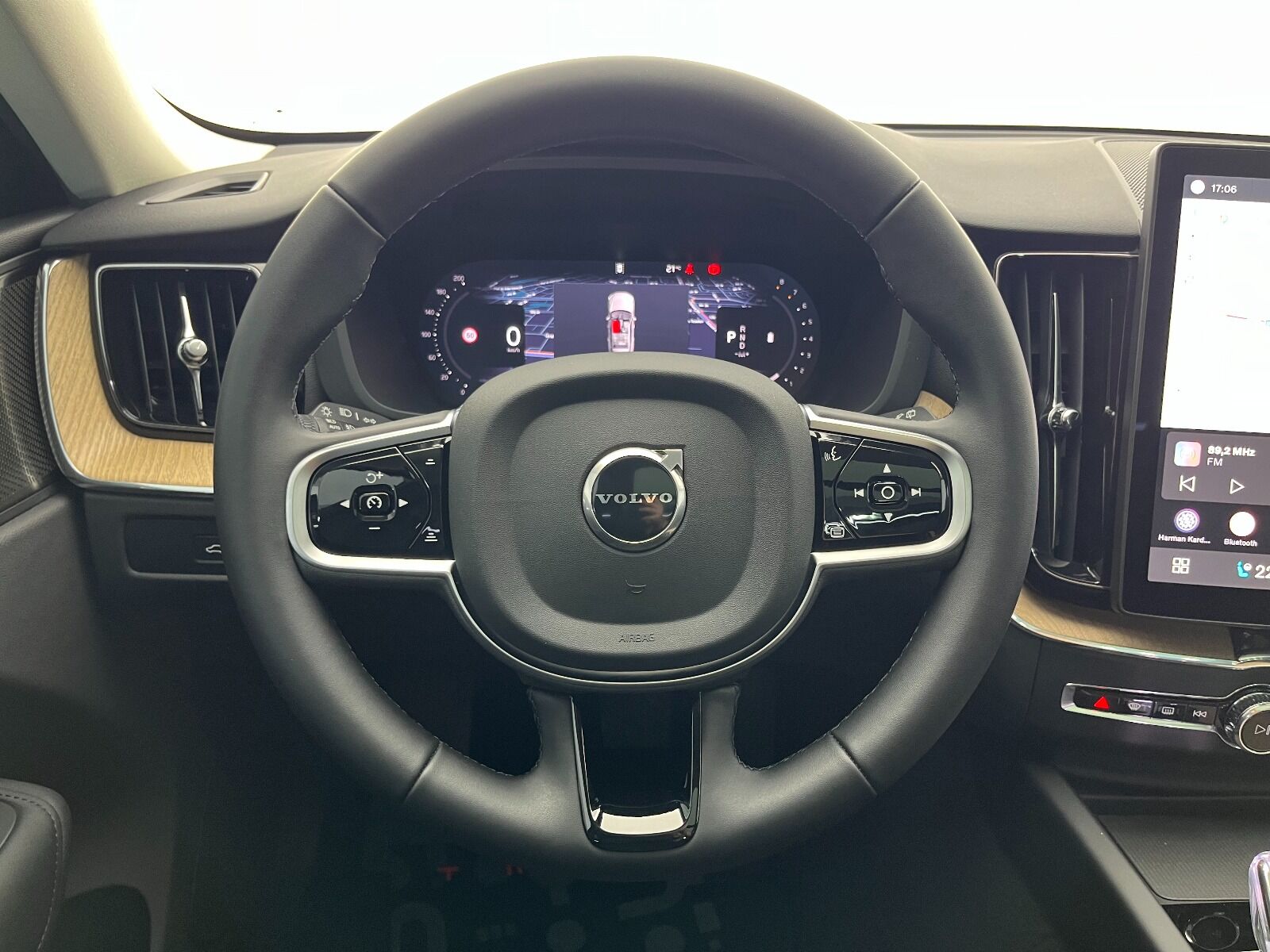 Volvo XC60 2.0 B5 Mild Hybrid Plus Dark AWD - 2025 - Detay