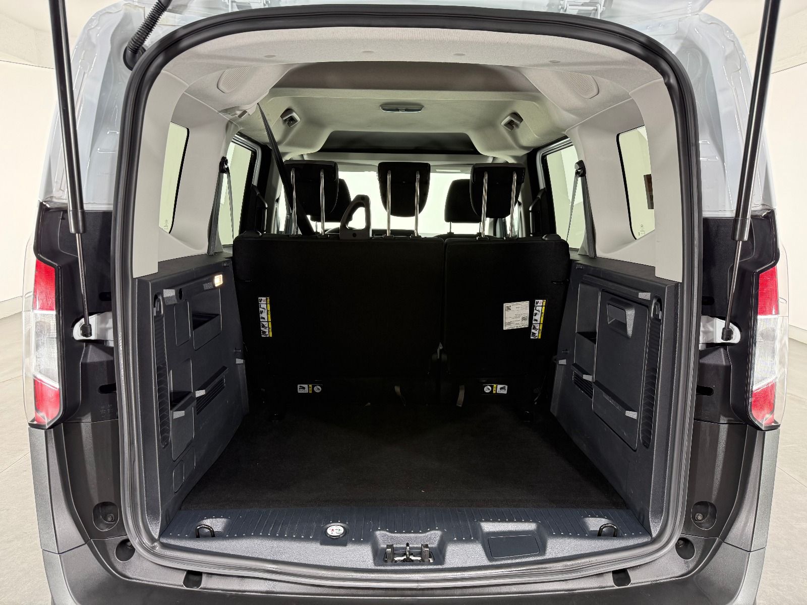 Ford Tourneo Courier 1.0L Ecoboost Titanium - 2026 - Detay