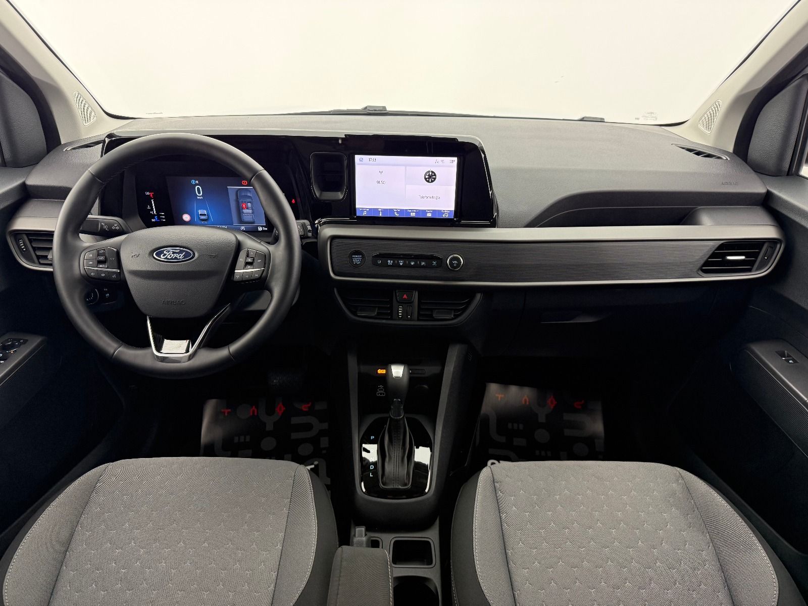 Ford Tourneo Courier 1.0L Ecoboost Titanium - 2026 - Detay