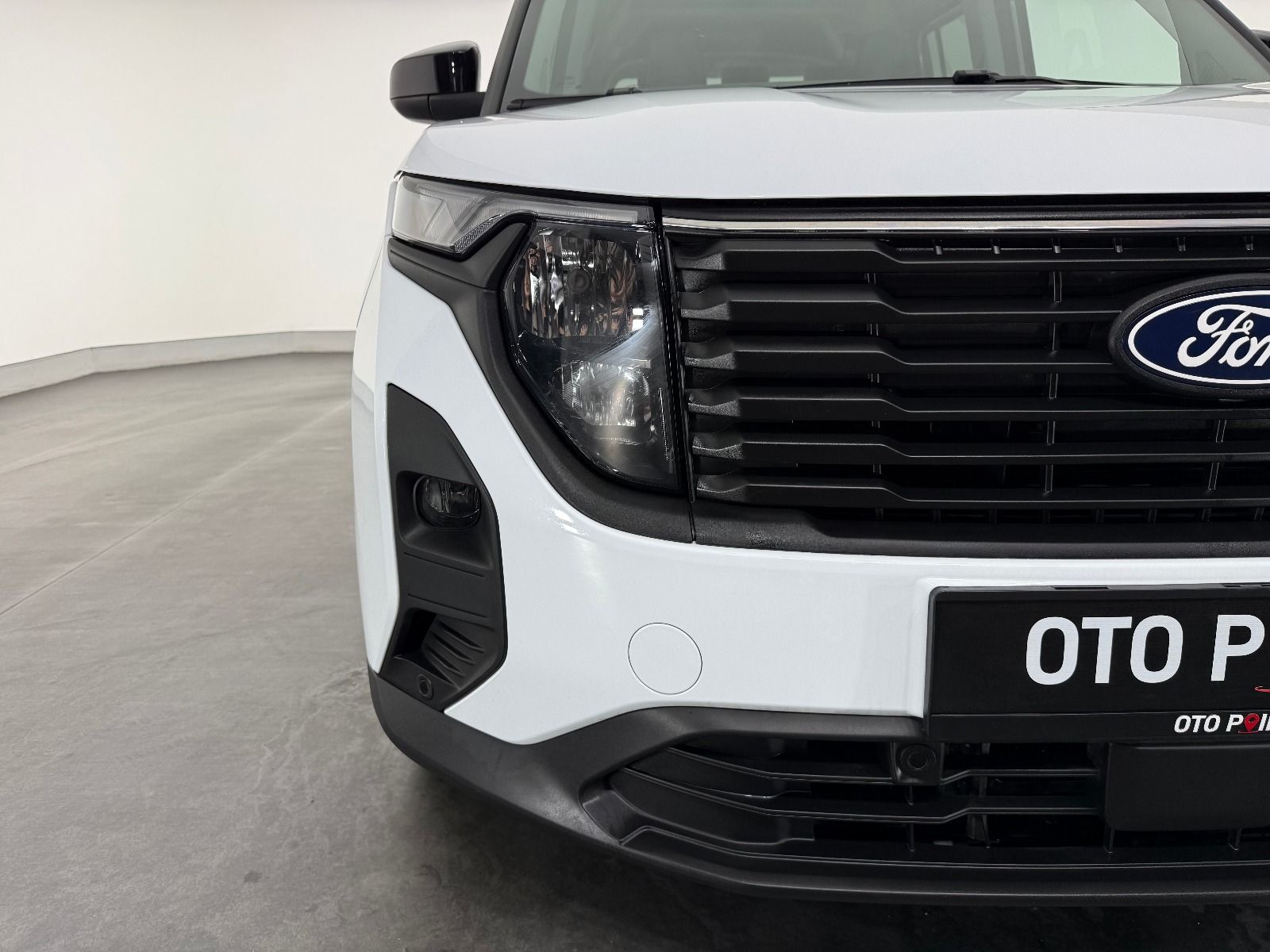Ford Tourneo Courier 1.0L Ecoboost Titanium - 2026 - Detay