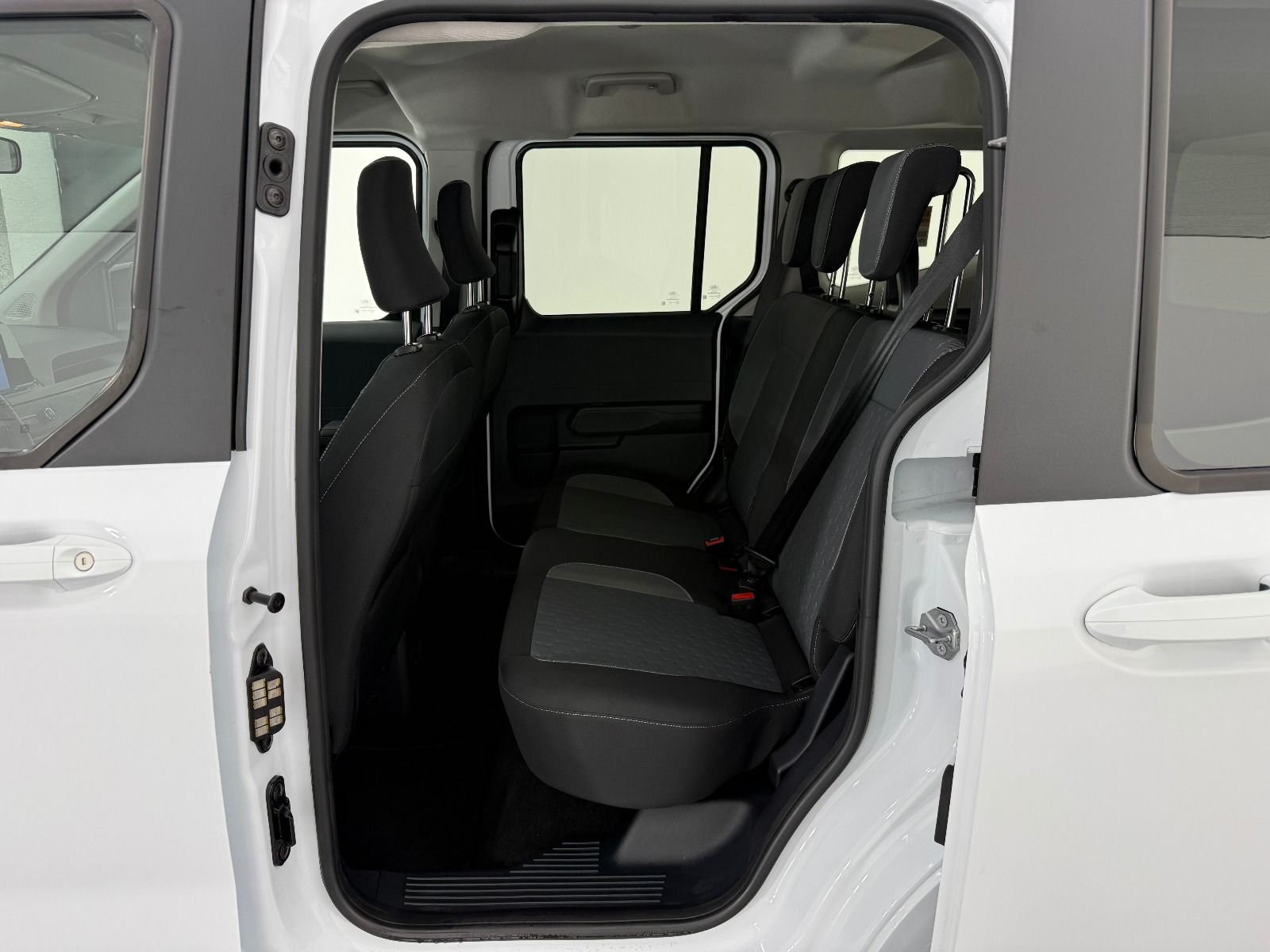 Ford Tourneo Courier 1.0L Ecoboost Titanium - 2026 - Detay