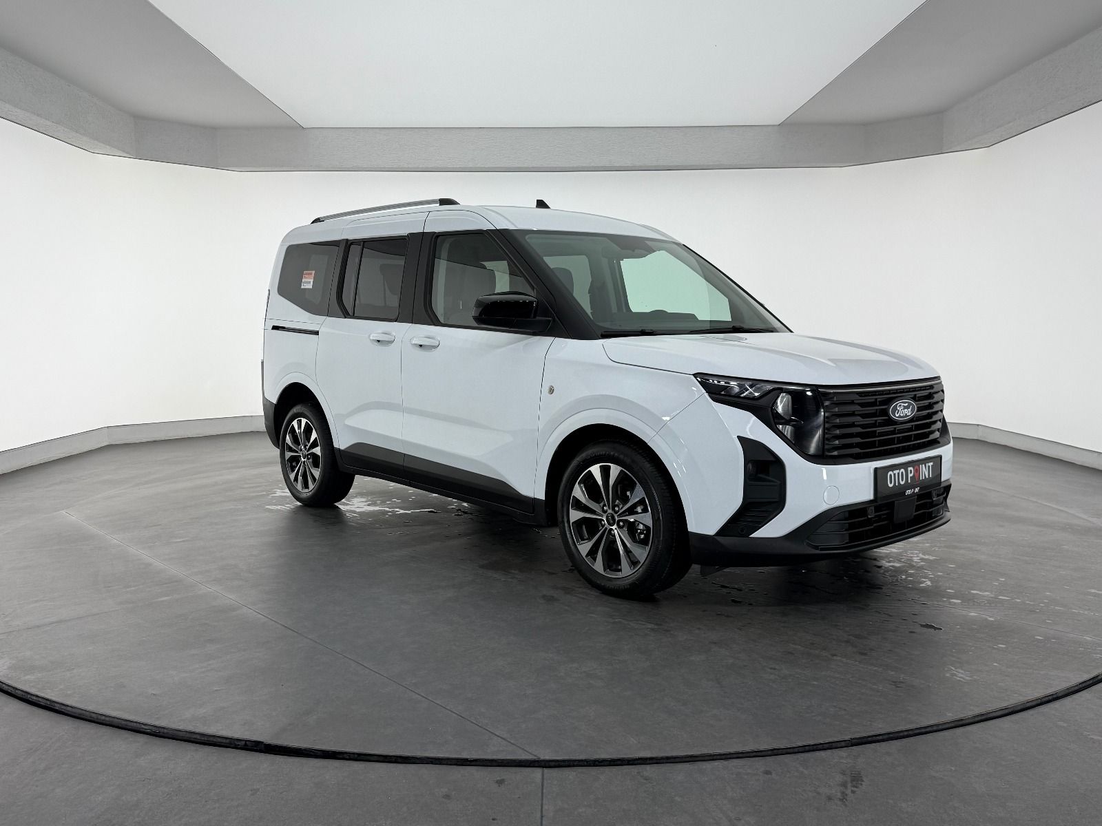 Ford Tourneo Courier 1.0L Ecoboost Titanium - 2026 - Detay